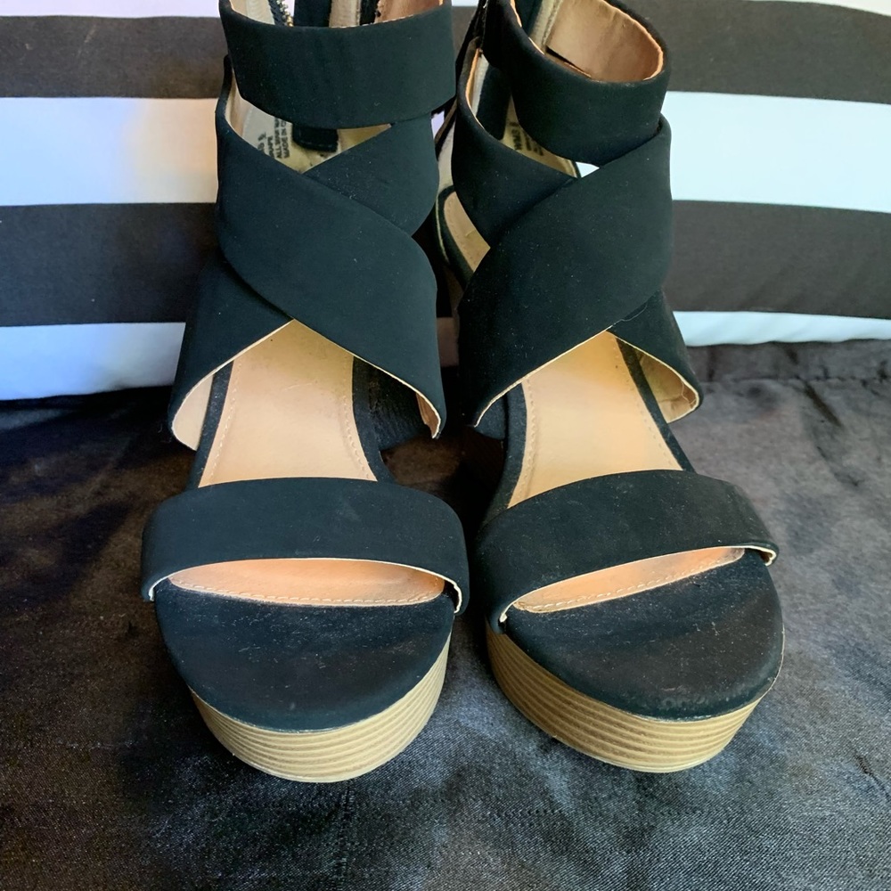 Black strappy wedges